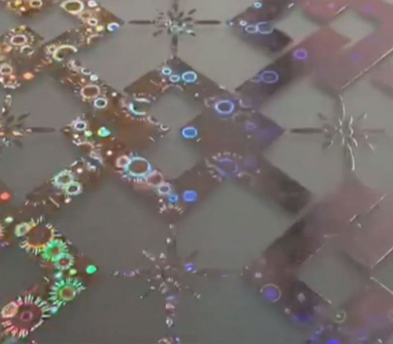 Vidro impresso revestido com titânio