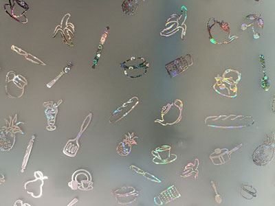 Vidro impresso revestido com titânio