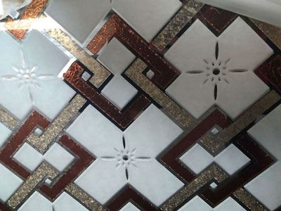 Vidro impresso revestido com titânio